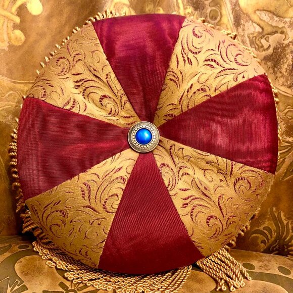 NWT SWEET DREAMS Designer Tufted 8" Round Accent Pillow in Burg\Gold Moire - Picture 4 of 4